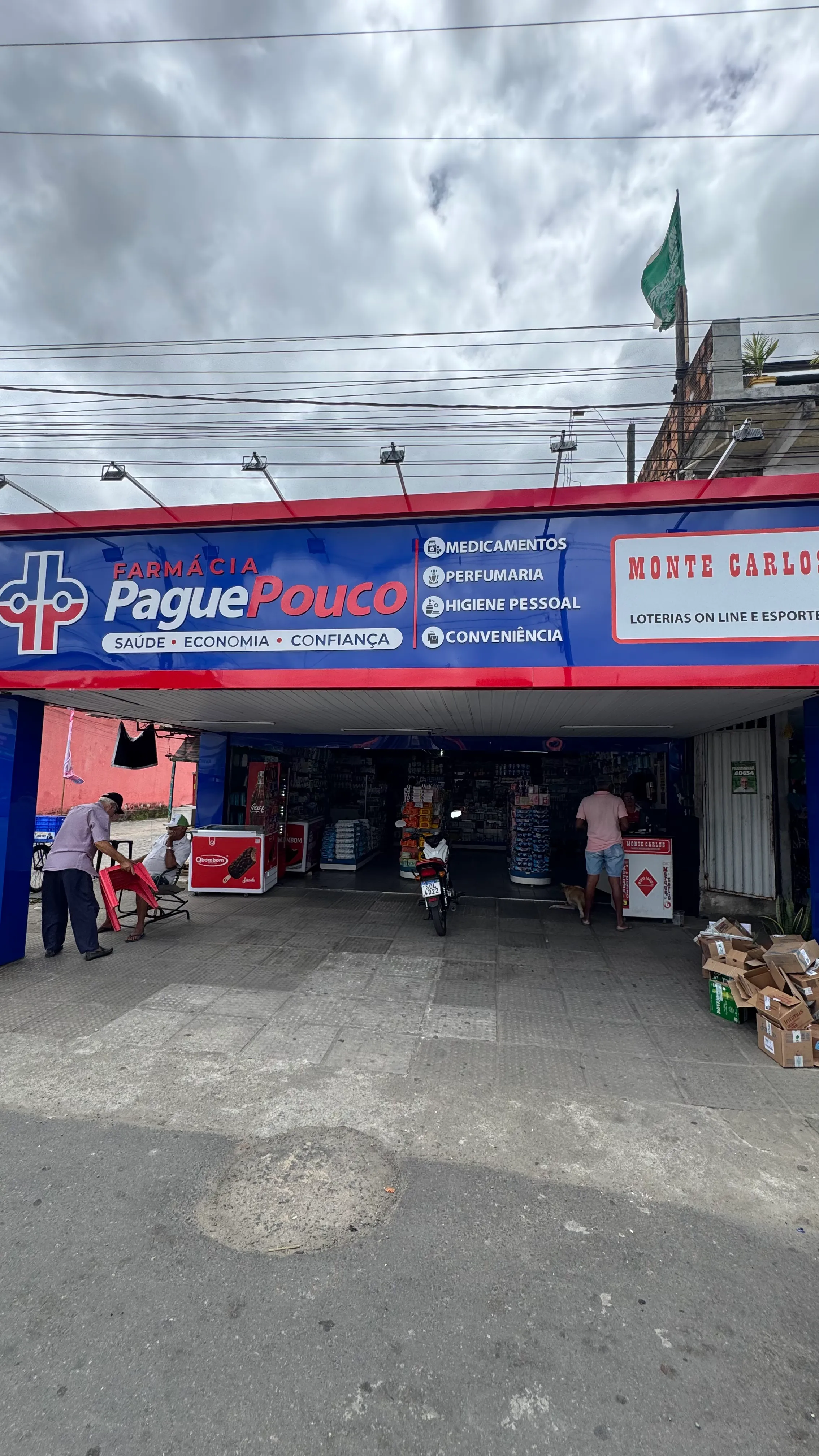 Fachada da Farmácia Pague Pouco em Caetés I